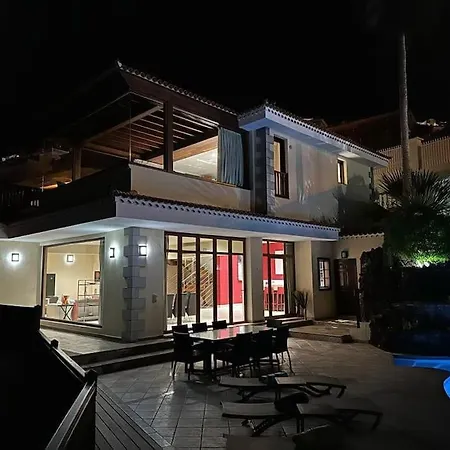 Adelfas 53 Villa *