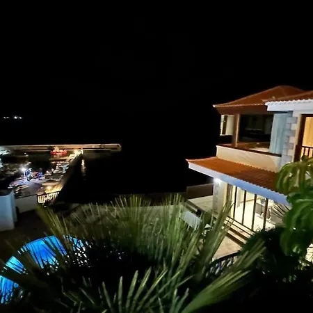 Adelfas 53 فيلة *
